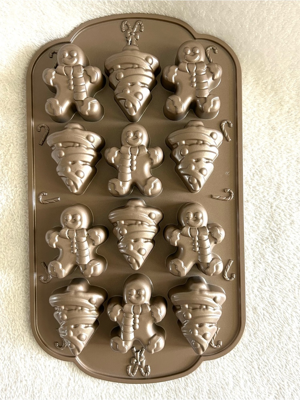 NEW Gingerbread Boy & Christmas Trees Non-Stick Mini Cake Pan Mold Ciroa Holiday